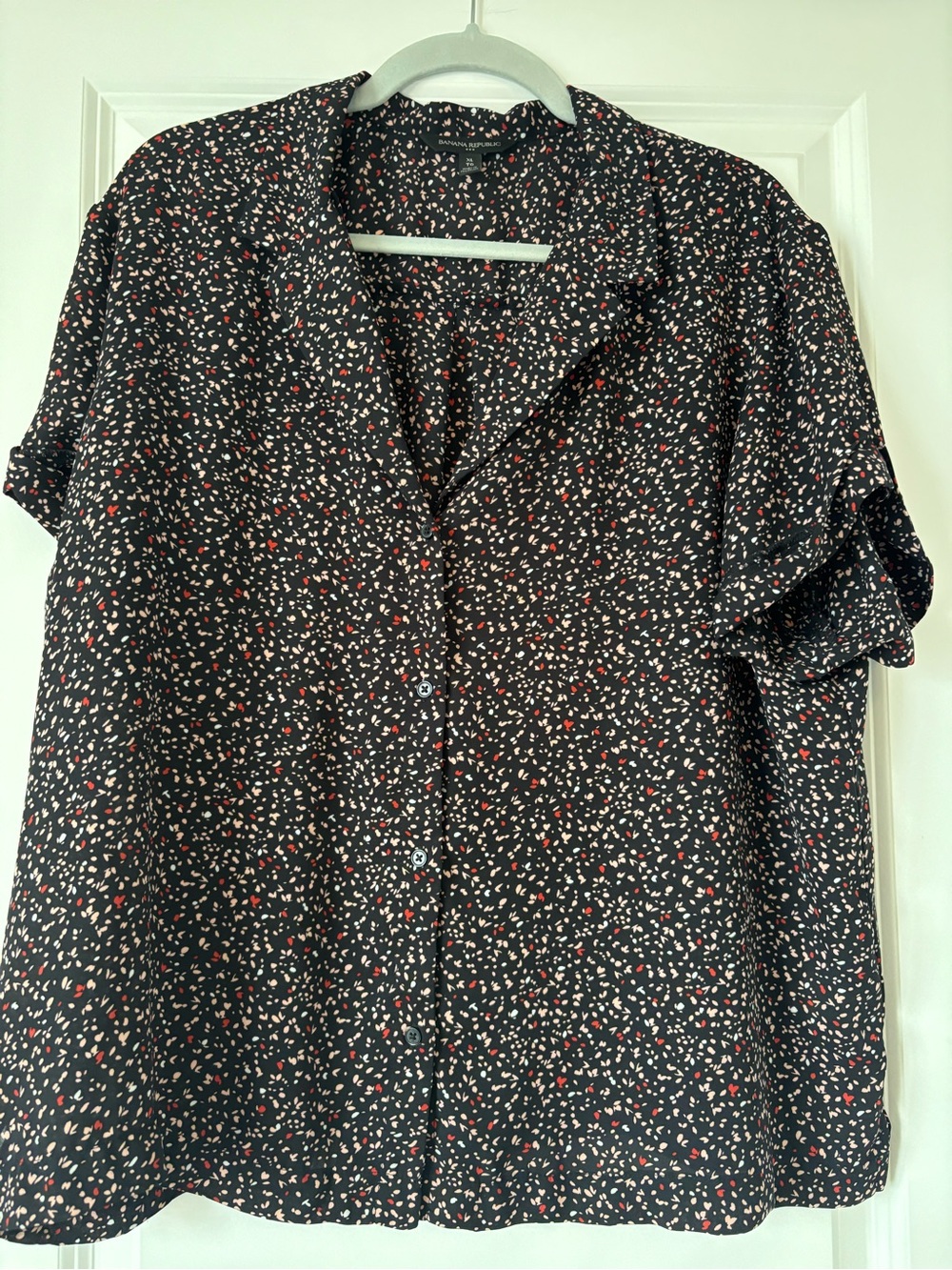 Boxy Banana Republic Black Short-Sleeve Button Front Blouse with Confetti Print